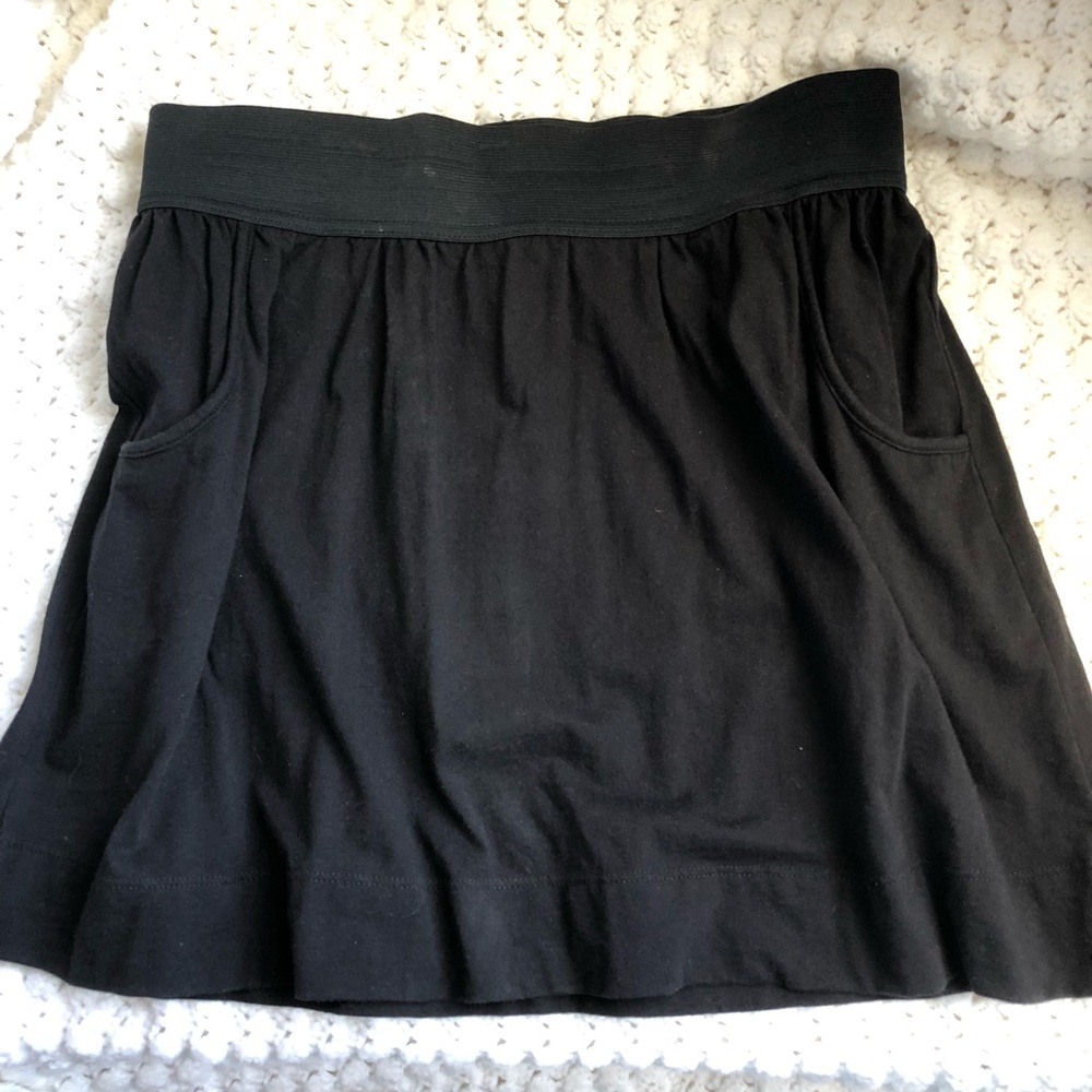 Black swingy skirt with POCKETS!